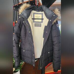 Abercrombie & Fitch Women's Premium outerwear winter puffer jacket Size Large